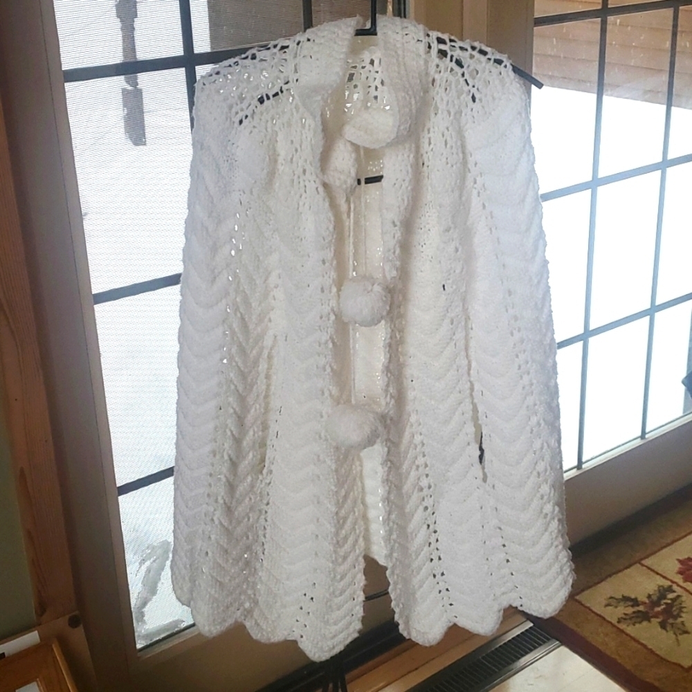 Vintage Handmade White Collared Sz‎ OS Shawl Cape Big Pom Pom Tassels Grannycore